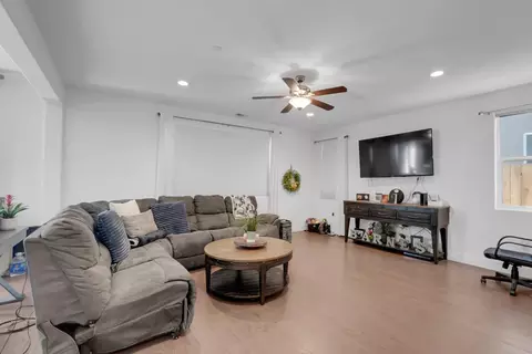 Entry Way - 1655 Cady Ln, Ripon, CA 95366 photo 4 of 9