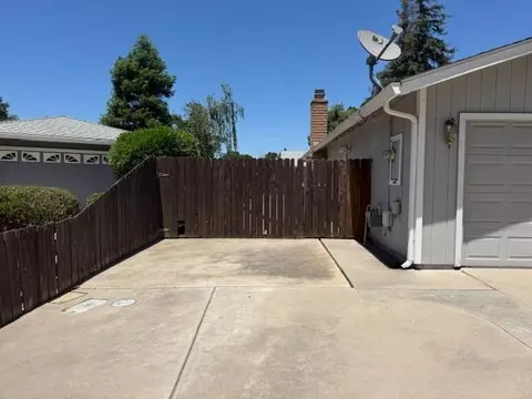 Exterior - 2601 Temperate Ct, Modesto, CA 95358 photo 4 of 8