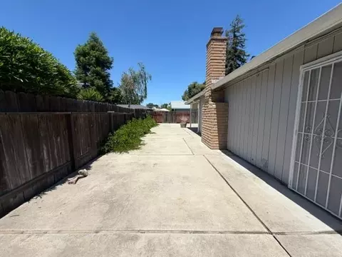 Exterior - 2601 Temperate Ct, Modesto, CA 95358 photo 5 of 8