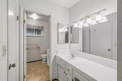 Bath - 2628 Turquoise Ct, Modesto, CA 95355 photo 2 of 4