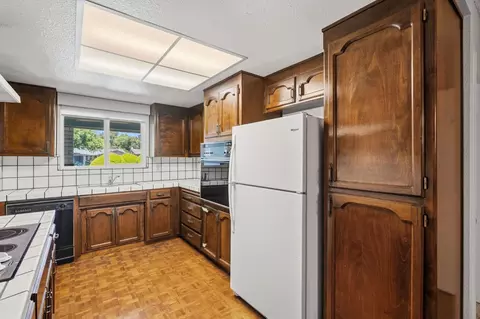 Kitchen - 2628 Turquoise Ct, Modesto, CA 95355 photo 3 of 6