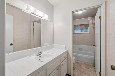 Bath - 2628 Turquoise Ct, Modesto, CA 95355 photo 1 of 4