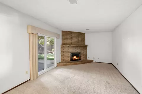 Living - 2628 Turquoise Ct, Modesto, CA 95355 photo 2 of 3