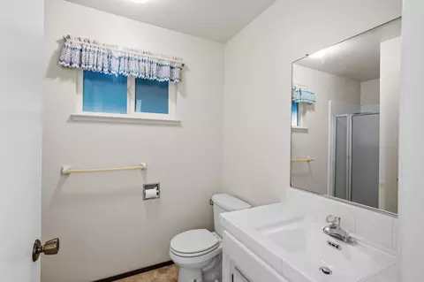 Bath - 2628 Turquoise Ct, Modesto, CA 95355 photo 3 of 4