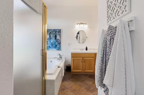 Bath - 2085 Archer Cir, Rocklin, CA 95765 photo 1 of 4