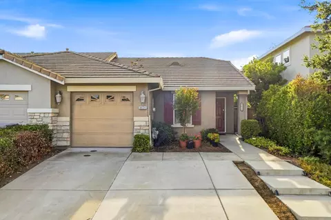 8624 W Wing Dr, Elk Grove, CA 95758