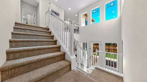 Entry Way - 1267 Casual Ln, Turlock, CA 95382 photo 6 of 8