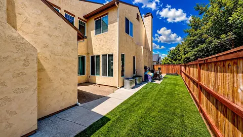 Exterior - 1267 Casual Ln, Turlock, CA 95382 photo 10 of 11