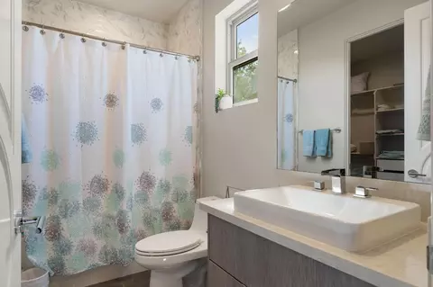 Bath - 4023 Cornwall Ct, Rocklin, CA 95677 photo 6 of 8