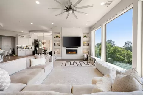Living - 4023 Cornwall Ct, Rocklin, CA 95677 photo 3 of 9