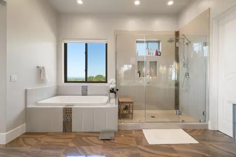 Bath - 4023 Cornwall Ct, Rocklin, CA 95677 photo 4 of 8