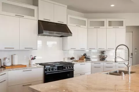 Kitchen - 4023 Cornwall Ct, Rocklin, CA 95677 photo 6 of 8