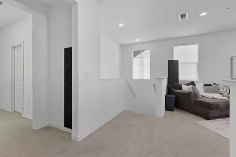 Entry Way - 17516 Gemini Ct, Lathrop, CA 95330 photo 9 of 14
