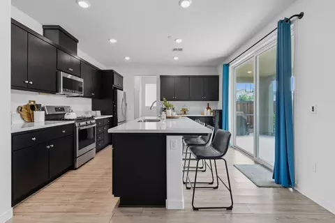 Kitchen - 17516 Gemini Ct, Lathrop, CA 95330 photo 7 of 7