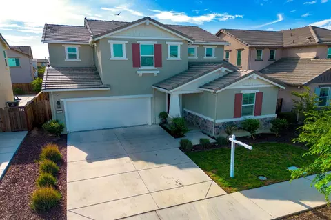 Exterior - 17516 Gemini Ct, Lathrop, CA 95330 photo 5 of 8