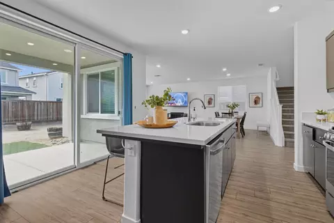 Kitchen - 17516 Gemini Ct, Lathrop, CA 95330 photo 3 of 7