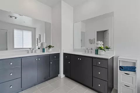 Bath - 17516 Gemini Ct, Lathrop, CA 95330 photo 4 of 5