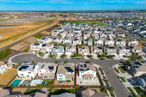 View/Area - 17516 Gemini Ct, Lathrop, CA 95330 photo 7 of 9