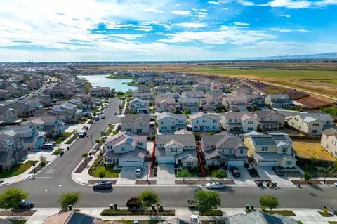 View/Area - 17516 Gemini Ct, Lathrop, CA 95330 photo 5 of 9