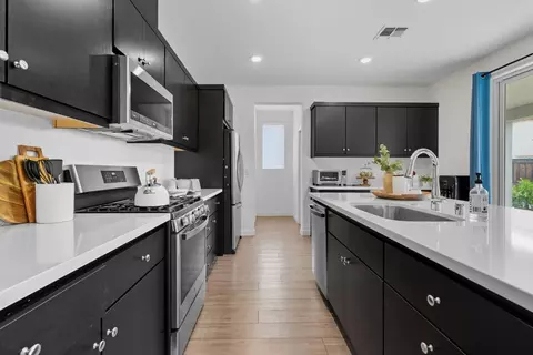 Kitchen - 17516 Gemini Ct, Lathrop, CA 95330 photo 2 of 7