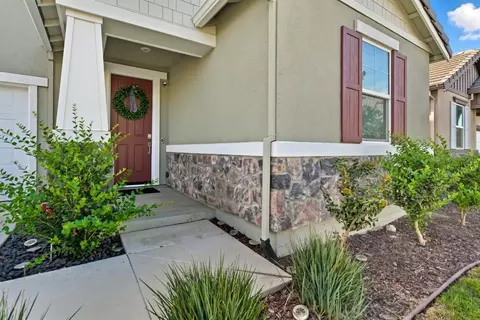 Exterior - 17516 Gemini Ct, Lathrop, CA 95330 photo 4 of 8