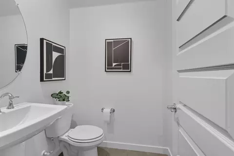 Bath - 17516 Gemini Ct, Lathrop, CA 95330 photo 2 of 5