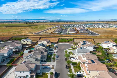 View/Area - 17516 Gemini Ct, Lathrop, CA 95330 photo 6 of 9