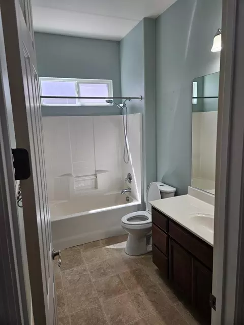 Bath - 3570 Whispering Oak Dr, Ceres, CA 95307 photo 3 of 3