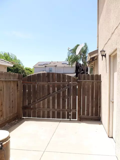 Exterior - 3304 Cardinal Flower Ave, Modesto, CA 95355 photo 3 of 8