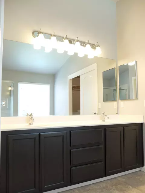 Bath - 3304 Cardinal Flower Ave, Modesto, CA 95355 photo 3 of 7