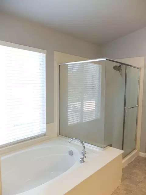 Bath - 3304 Cardinal Flower Ave, Modesto, CA 95355 photo 4 of 7