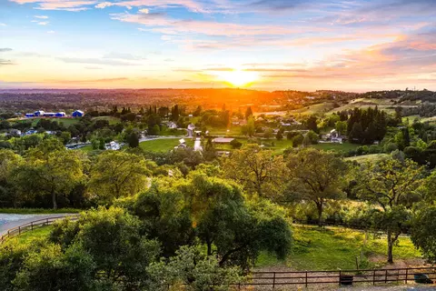 10000 Quail Hill Dr, Newcastle, CA 95658