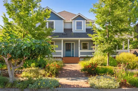 408 Creekside Way, Winters, CA 95694