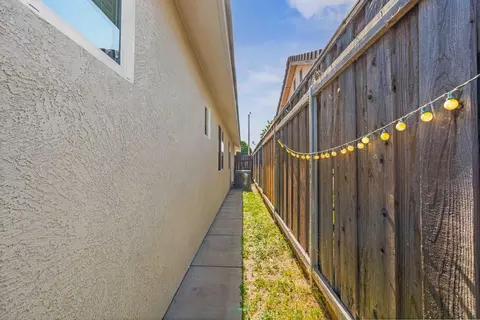 Exterior - 1316 Riverette Dr, Modesto, CA 95351 photo 4 of 8
