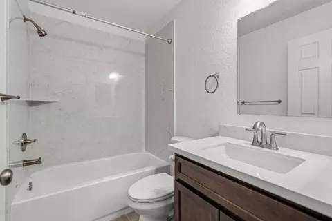 Bath - 1316 Riverette Dr, Modesto, CA 95351 photo 1 of 4