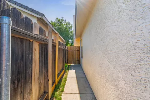Entry Way - 1316 Riverette Dr, Modesto, CA 95351 photo 3 of 3