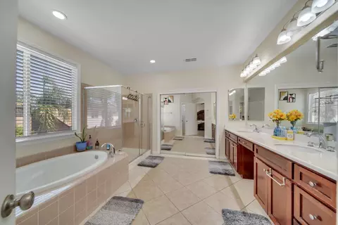 Bath - 2105 Steinbeck, Modesto, CA 95356 photo 2 of 4