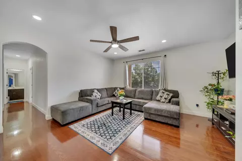 Entry Way - 2105 Steinbeck, Modesto, CA 95356 photo 14 of 16