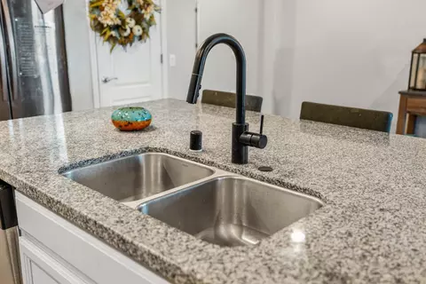 Kitchen - 2662 Taft Ave, Manteca, CA 95337 photo 2 of 3