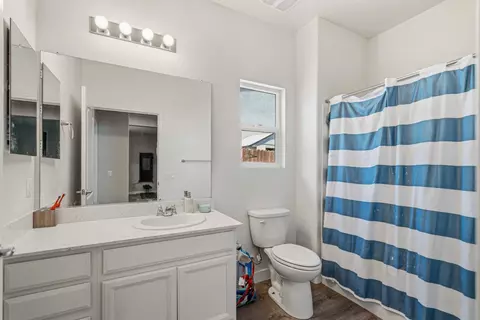 Bath - 2662 Taft Ave, Manteca, CA 95337 photo 1 of 3