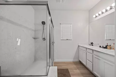 Bath - 2662 Taft Ave, Manteca, CA 95337 photo 3 of 3
