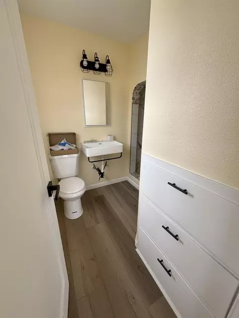 Bath - 718 6th St, Modesto, CA 95354 photo 3 of 4