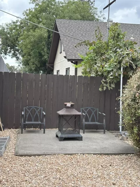 Exterior - 718 6th St, Modesto, CA 95354 photo 4 of 12