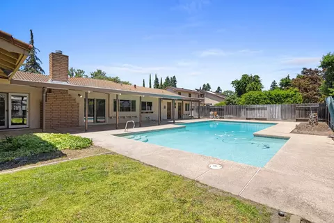 Exterior - 3904 Trillium Ave, Modesto, CA 95356 photo 5 of 9