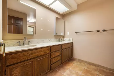 Bath - 3904 Trillium Ave, Modesto, CA 95356 photo 1 of 4