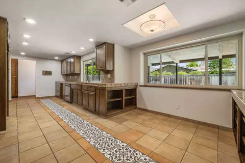 Entry Way - 3904 Trillium Ave, Modesto, CA 95356 photo 12 of 15
