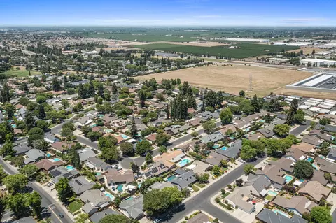 View/Area - 3904 Trillium Ave, Modesto, CA 95356 photo 4 of 6