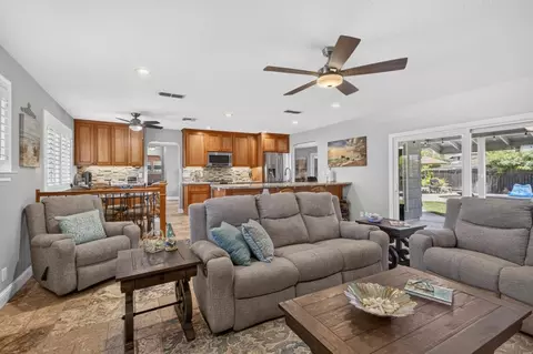 Living - 3812 Dell Rd, Carmichael, CA 95608 photo 5 of 7