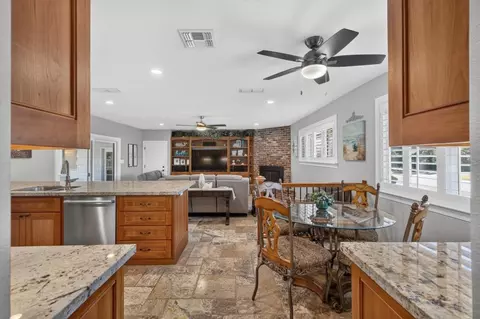 Kitchen - 3812 Dell Rd, Carmichael, CA 95608 photo 4 of 7