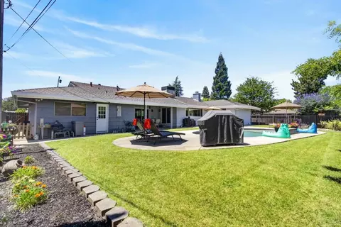 Exterior - 3812 Dell Rd, Carmichael, CA 95608 photo 6 of 12